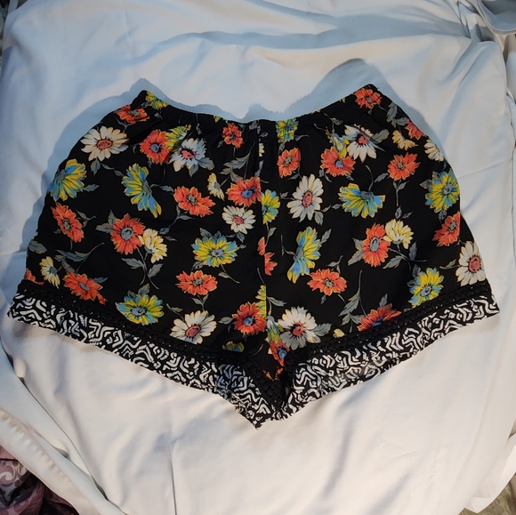 Floral silky nightshorts - L - Picture 4 of 4